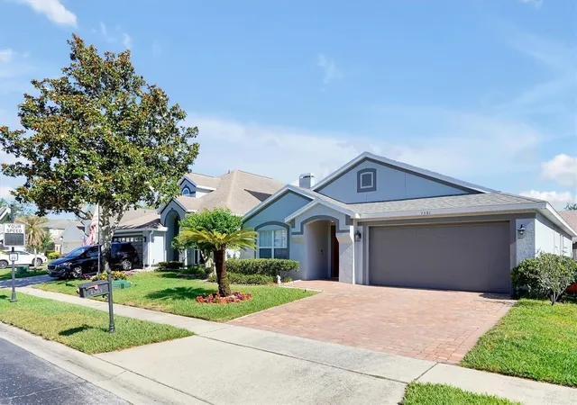 Photo 3 of Single family home for sale at 1361 Holly Glen Run, Apopka, FL 32703 | MLS# O6402348 | Listing updated on 2026-10-03