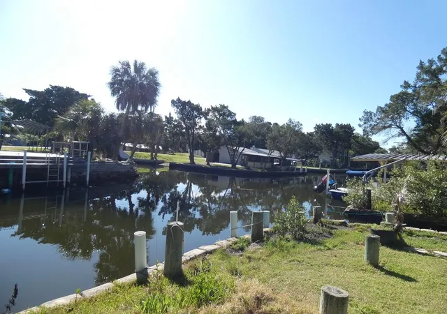 Photo 4 of Single family home for sale at 2215 S Hunt Point, Crystal River, FL 34429 | MLS# W7885215 | Listing updated on 2026-10-09