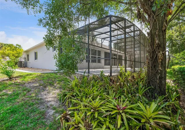 Photo 3 of Single family home for sale at 571 Masalo Pl, Lake Mary, FL 32746 | MLS# O6402366 | Listing updated on 2026-09-28