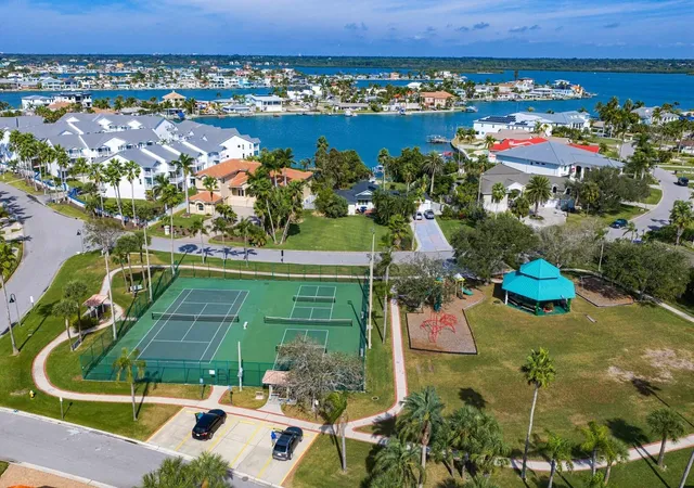 2nd image of 16332 Gulf Blvd, REDINGTON BEACH, FL 33708