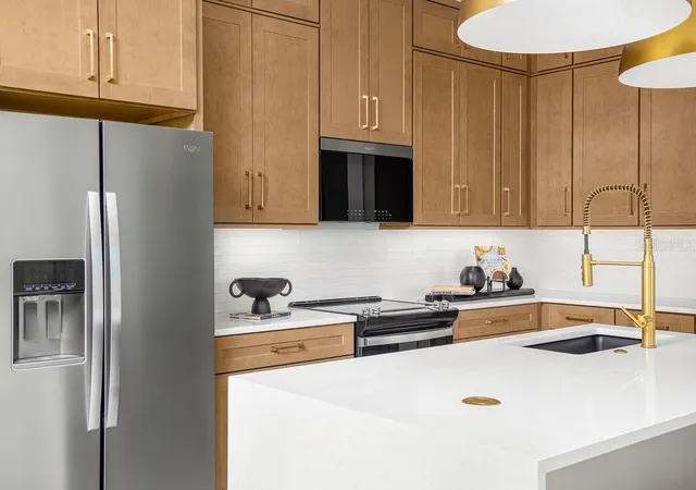 Photo 4 of Townhouse for sale at 1561 Pinecliff Dr, Apopka, FL 32703 | MLS# O6402433 | Listing updated on 2026-07-22