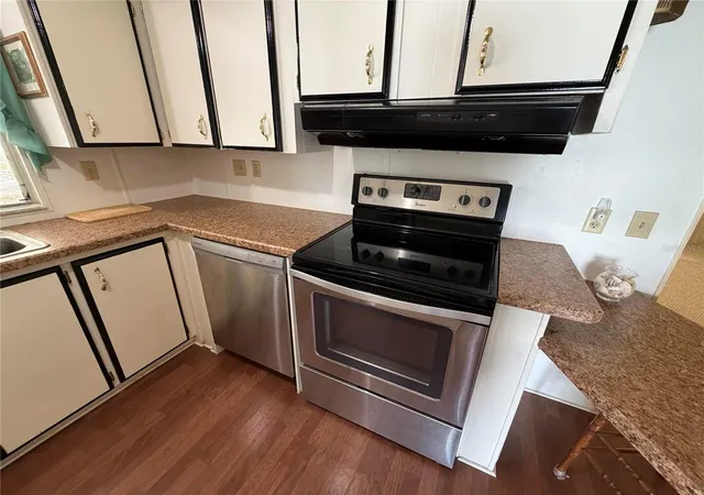 Photo 4 of Manufactured home for sale at 930 Tarrson Blvd, Lady Lake, FL 32159 | MLS# O6402440 | Listing updated on 2026-10-06