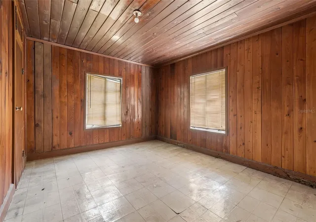 Photo 3 of Single family home for sale at 2413 Ed Brown Ln, Plant City, FL 33567 | MLS# TB8502003 | Listing updated on 2026-05-05