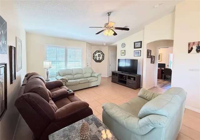 Photo 4 of Single family home for sale at 537 Grand Cnl Dr, Kissimmee, FL 34759 | MLS# S5148682 | Listing updated on 2026-10-21