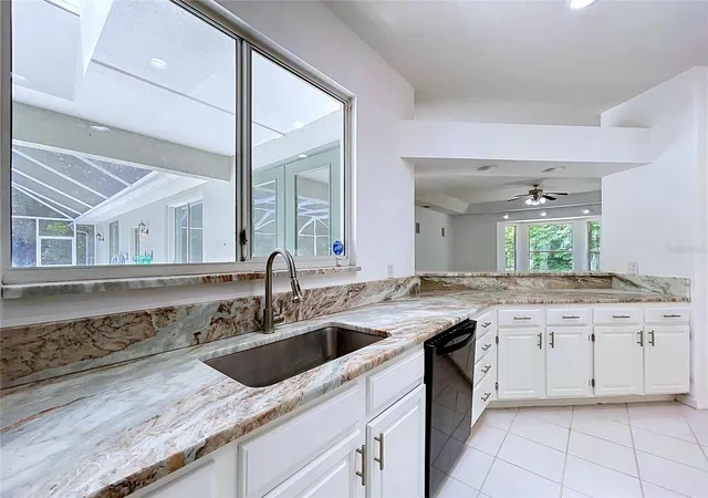 Photo 4 of Single family home for sale at 464 E Liberty St, Hernando, FL 34442 | MLS# W7885227 | Listing updated on 2026-08-23