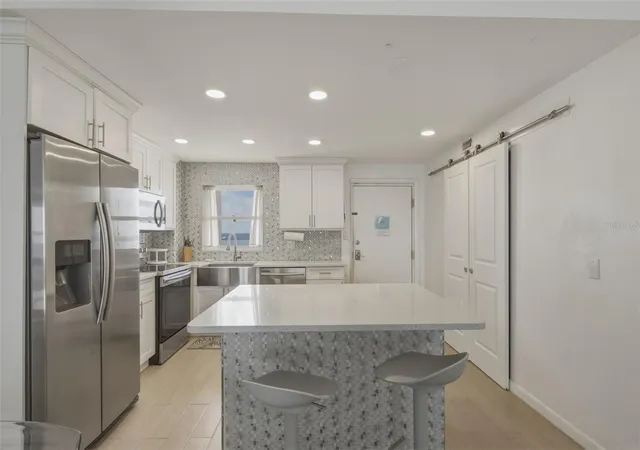 4th image of 1270 Gulf Blvd #1202, Clearwater Beach, FL 33767 | MLS# TB8502052