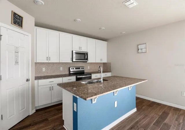 Photo 3 of Single family home for sale at 884 Cambridge Dr, Winter Haven, FL 33881 | MLS# TB8502061 | Listing updated on 2026-09-03