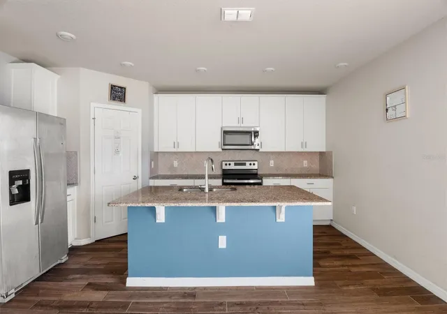 Photo 3 of Single family home for sale at 884 Cambridge Dr, Winter Haven, FL 33881 | MLS# TB8502061 | Listing updated on 2026-09-03