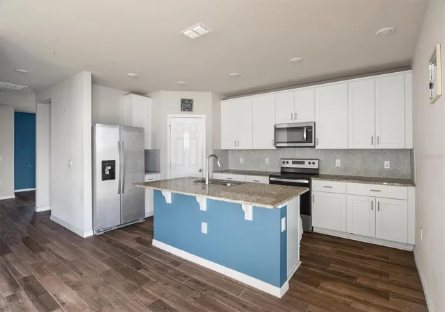 Photo 4 of Single family home for sale at 884 Cambridge Dr, Winter Haven, FL 33881 | MLS# TB8502061 | Listing updated on 2026-09-03