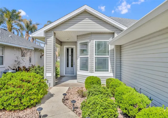 Photo 1 of Single family home for sale at 21630 Regency Park Ln, Leesburg, FL 34748 | MLS# O6402529 | Listing updated on 2026-10-12