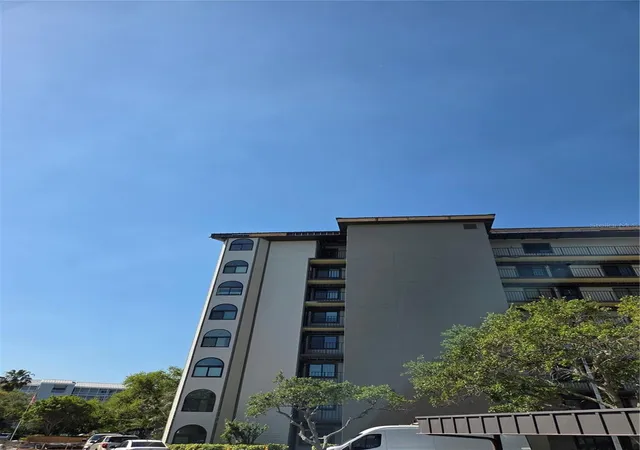 2nd image of 650 Island Wy #202, Clearwater Beach, FL 33767 | MLS# TB8502064