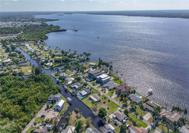 4th image of 116 E North Shore Ave, North Fort Myers, FL 33917 | MLS# C7525410