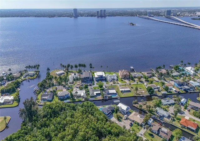 5th image of 116 E North Shore Ave, North Fort Myers, FL 33917 | MLS# C7525410