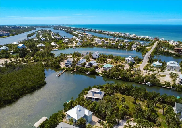 Photo 4 of Single family home for sale at 39 Bayshore Cir, Placida, FL 33946 | MLS# TB8502162 | Listing updated on 2026-10-17