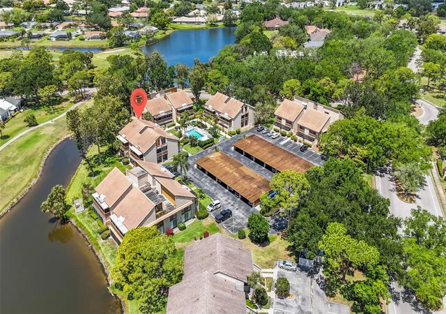 Photo 2 of Condo for sale at 3033 Willow Green #10, Sarasota, FL 34235 | MLS# A4691560 | Listing updated on 2026-09-14