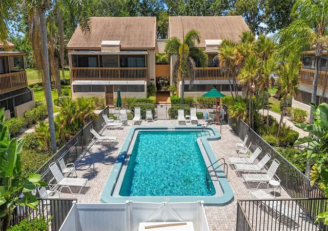 Photo 3 of Condo for sale at 3033 Willow Green #10, Sarasota, FL 34235 | MLS# A4691560 | Listing updated on 2026-09-14