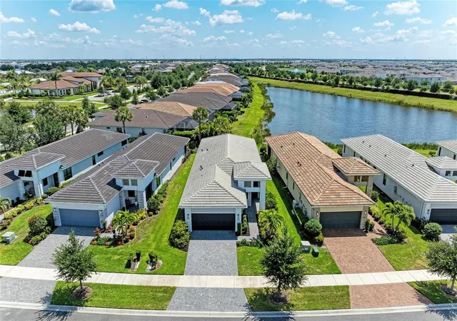 Homes for sale in Bradenton, FL | 5290 Barnett Cir, Bradenton, FL 34211 | MLS# A4691563