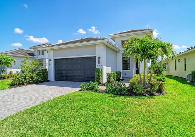 Homes for sale in Bradenton, FL | 5290 Barnett Cir, Bradenton, FL 34211 | MLS# A4691563