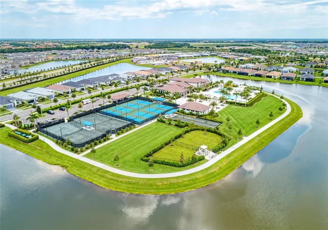 Homes for sale in Bradenton, FL | 5290 Barnett Cir, Bradenton, FL 34211 | MLS# A4691563