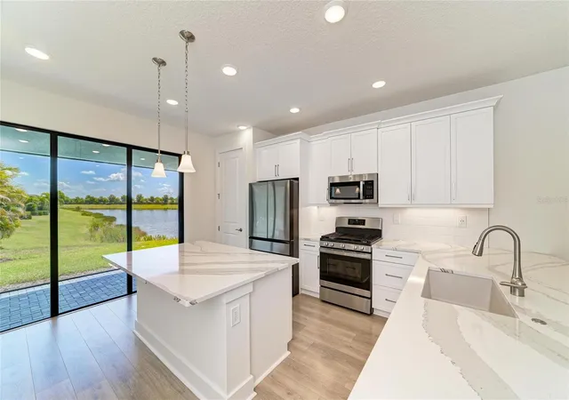 Homes for sale in Bradenton, FL | 5290 Barnett Cir, Bradenton, FL 34211 | MLS# A4691563