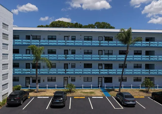 2nd image of 5970 80Th St N, Saint Petersburg, FL 33709