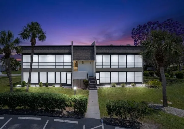 Listing Photo 4 - Condo for sale in building located at 1727 Lakeside Dr, VENICE, FL 34293 - Unit #1718-C