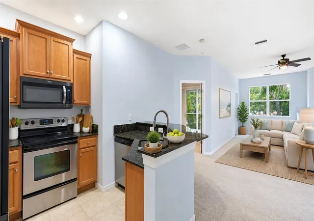 Listing Photo 4 - Condo for sale in building located at 7839 Limestone Ln, SARASOTA, FL 34233 - Unit #12-204