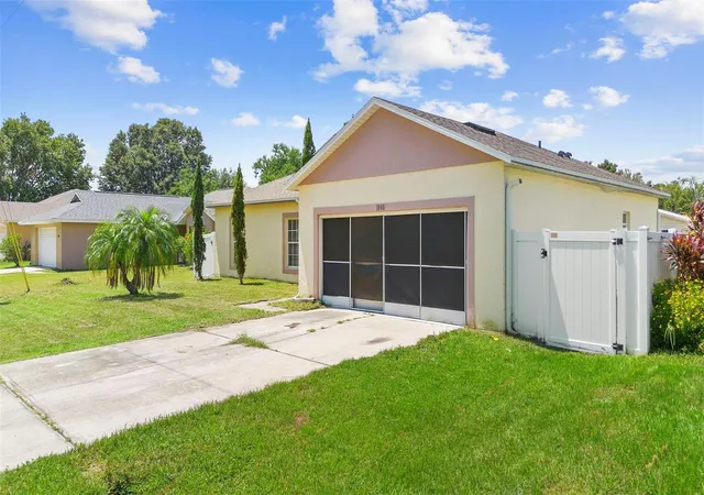 Photo 3 of Single family home for sale at 1040 Cannock Dr, Kissimmee, FL 34758 | MLS# O6402700 | Listing updated on 2026-09-15