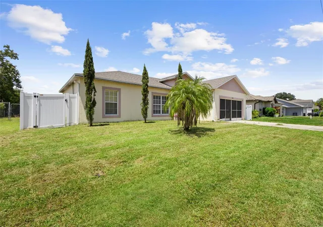 Photo 4 of Single family home for sale at 1040 Cannock Dr, Kissimmee, FL 34758 | MLS# O6402700 | Listing updated on 2026-09-15