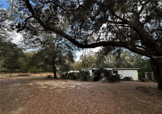 Photo 3 of Manufactured home for sale at 12212 Ne 238th Terrace, Fort Mc Coy, FL 32134 | MLS# TB8502272 | Listing updated on 2026-05-01