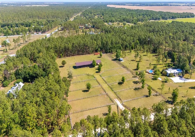 Homes for sale in Morriston, FL | 13531 Se 54th St, Morriston, FL 32668 | MLS# OM723658