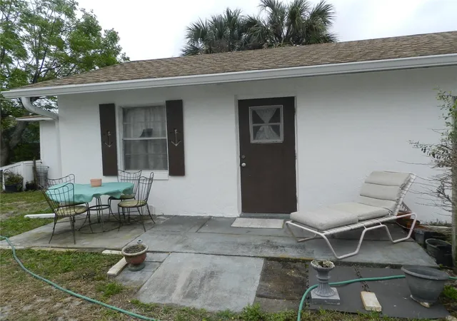 Photo 3 of Single family home for sale at 805 Ocean Ave, New Smyrna Beach, FL 32169 | MLS# NS1088072 | Listing updated on 2026-09-21