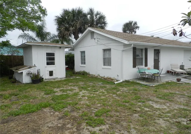 Photo 3 of Single family home for sale at 805 Ocean Ave, New Smyrna Beach, FL 32169 | MLS# NS1088072 | Listing updated on 2026-09-21