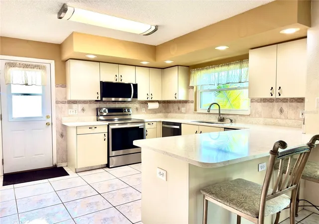 Photo 3 of Single family home for sale at 1702 Sunkissed Dr, Tarpon Springs, FL 34689 | MLS# TB8502362 | Listing updated on 2026-08-25