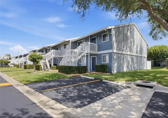 3rd image of 6033 34Th St W #136, Bradenton, FL 34210 | MLS# C7525435