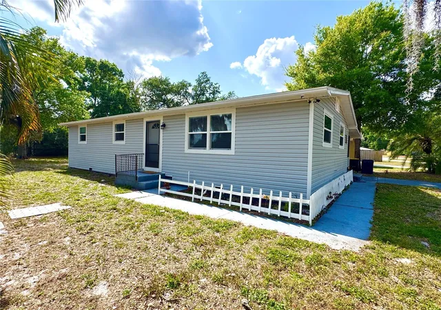 Photo 3 of Single family home for sale at 111 Ne Palencia Rd, Auburndale, FL 33823 | MLS# O6402800 | Listing updated on 2026-10-01