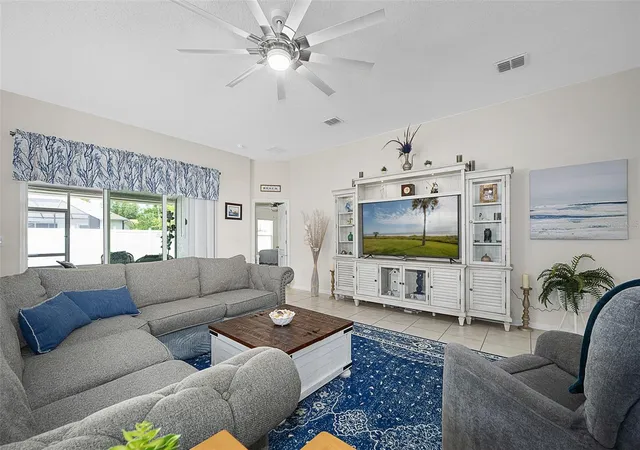 Homes for sale in Palm Coast, FL | 10 Raleigh Dr, Palm Coast, FL 32164 | MLS# FC318095