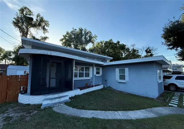 Photo 3 of Single family home for sale at 811 22nd Street Nw, Winter Haven, FL 33881 | MLS# S5148769 | Listing updated on 2026-10-11