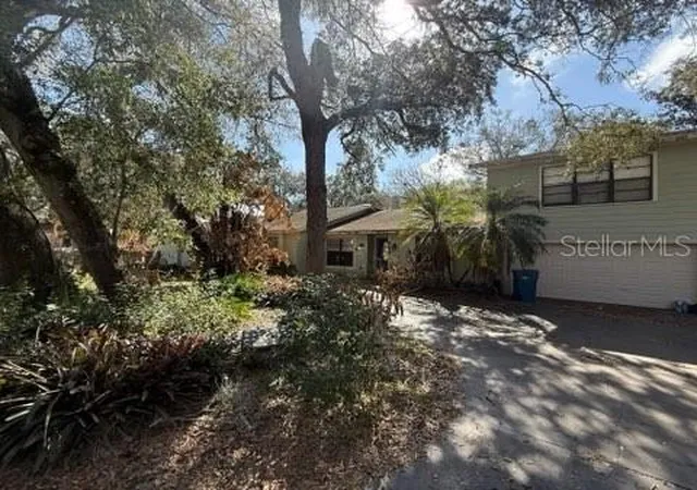 2nd image of 684 Stratford Dr, Deland, FL 32724 | MLS# O6402825