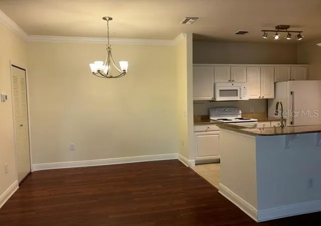 Listing Photo 3 - Condo for sale in building located at 143 Southern Pecan Cir, Winter Garden, FL 34787 - Unit #206