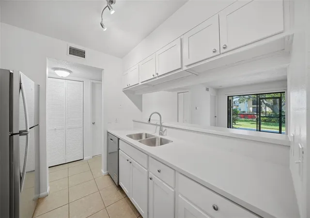 3rd image of 3001 58Th Ave S #1005, Saint Petersburg, FL 33712 | MLS# TB8502465