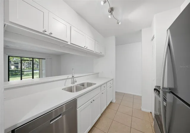 4th image of 3001 58Th Ave S #1005, Saint Petersburg, FL 33712 | MLS# TB8502465