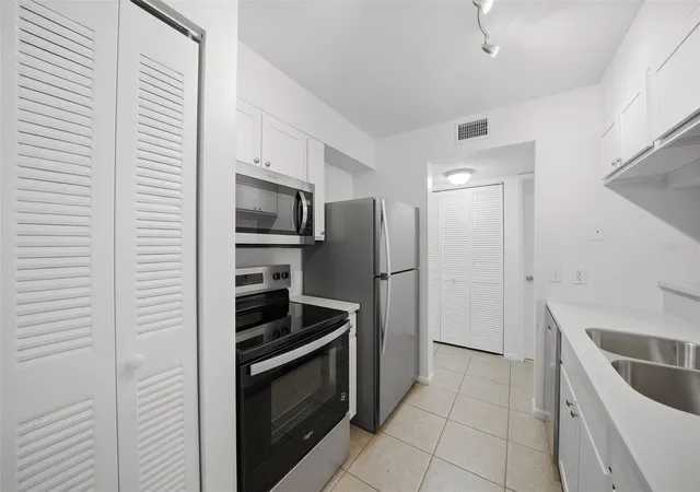 5th image of 3001 58Th Ave S #1005, Saint Petersburg, FL 33712 | MLS# TB8502465