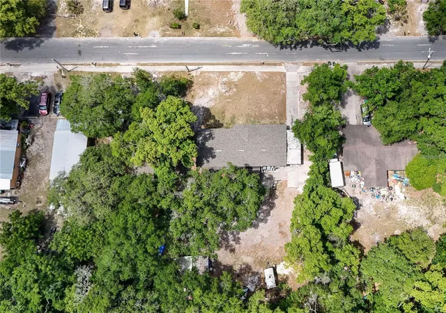 Photo 4 of Single family home for sale at 1400 N Simpson St, Mount Dora, FL 32757 | MLS# O6402866 | Listing updated on 2026-07-14