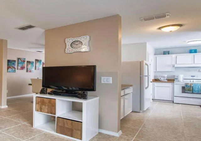 Photo 4 of Condo for sale at 4160 Pershing Pointe Pl #1, Orlando, FL 32822 | MLS# S5148788 | Listing updated on 2026-10-28