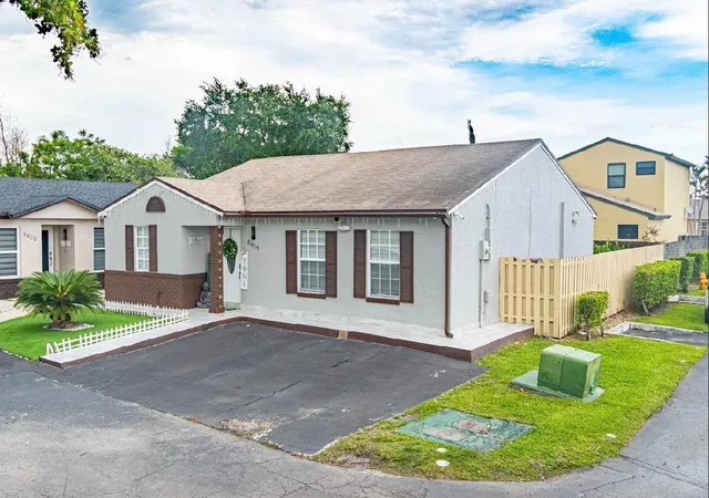 Photo 3 of Single family home for sale at 8419 Northwest 193rd Ln, Hialeah, FL 33015 | MLS# TB8502591 | Listing updated on 2026-09-29