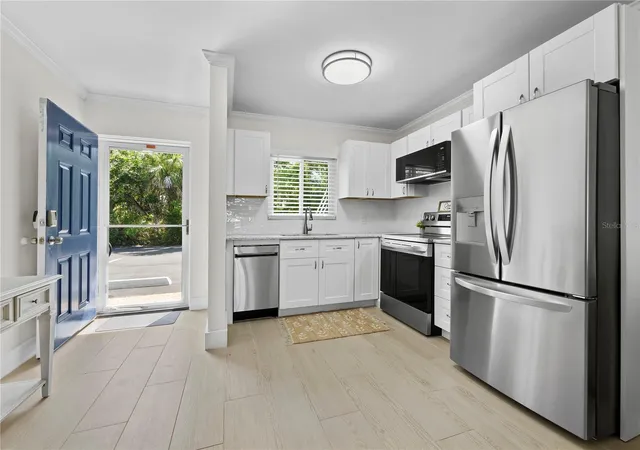 3rd image of 2850 Gulf Of Mexico Dr #5, Longboat Key, FL 34228 | MLS# A4691701