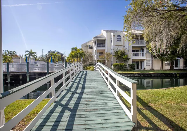 Listing Photo 2 - Condo for sale in building located at 6817 Stones Throw Cir N, St Petersburg, FL 33710 - Unit #17203