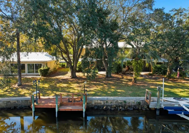 Photo 3 of Condo for sale at 11328 W Bayshore Dr, Crystal River, FL 34429 | MLS# OM723704 | Listing updated on 2026-09-26