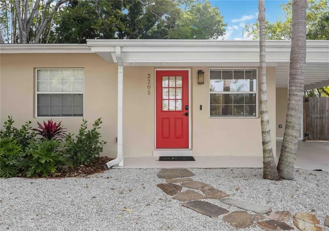 2nd image of 2205 Floyd St, Sarasota, FL 34239 | MLS# A4691727